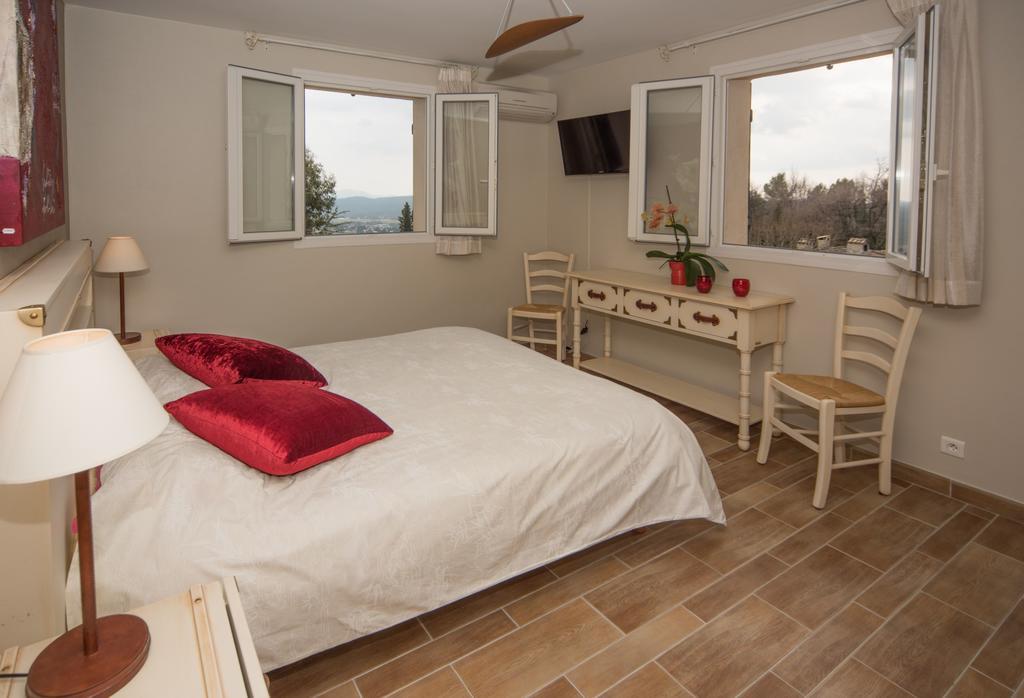 Les Chambres Du Restaurant Le Castellaras - Teritoria Fayence Kültér fotó